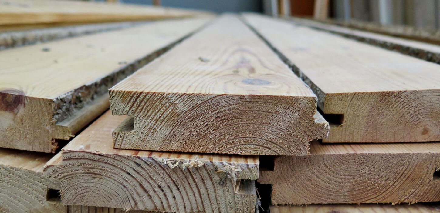 Brugte gulvbrædder i fyr, 24m2, 8,7cm