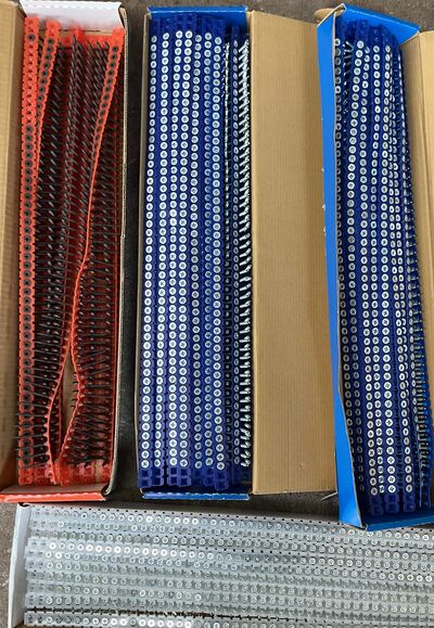 Samlet parti båndede gipsskruer 4 pakker