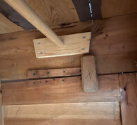 Gammelt fyrretræsskab Gammelt fyrretræsskab