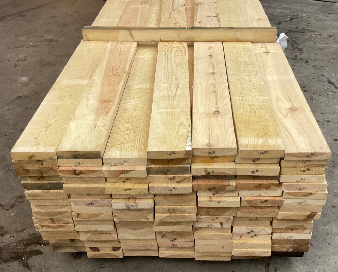 Ovntørret kantskåret fyr 32x150 mm 531 lbm.