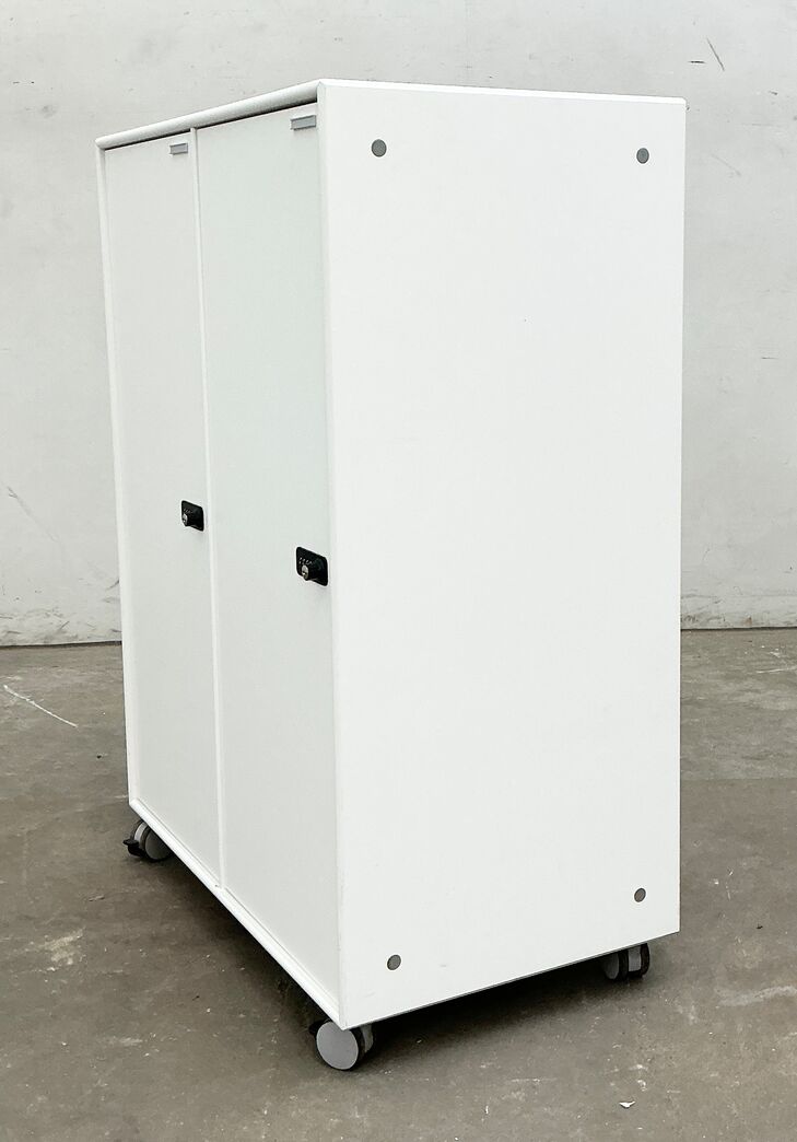 Montana reol med 6 rum og 2 låger m/kodelås