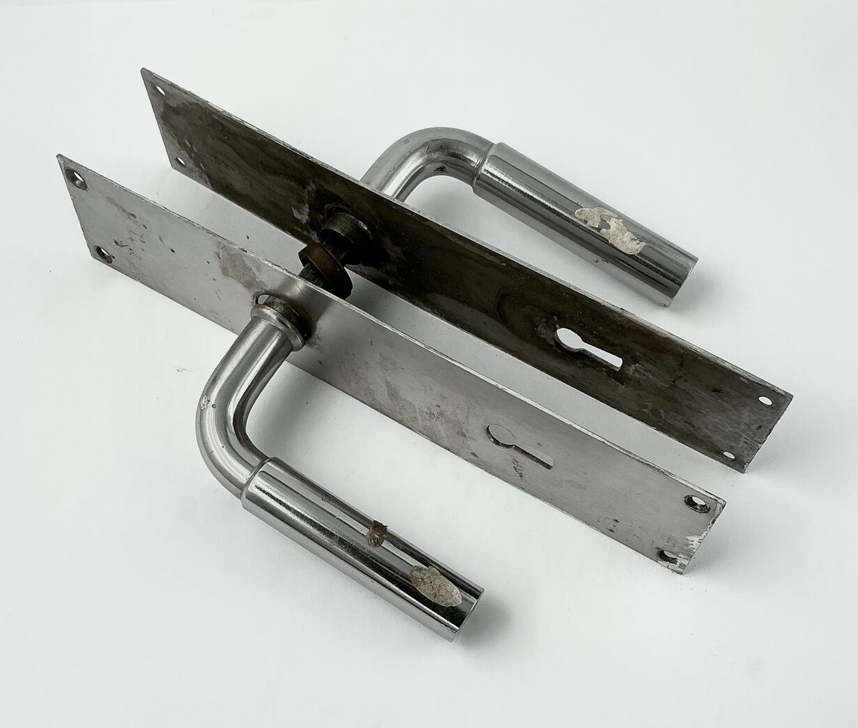 Forniklet stålgreb med langskilt fra 30'erne