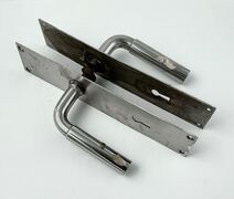 Forniklet stålgreb med langskilt fra 30'erne