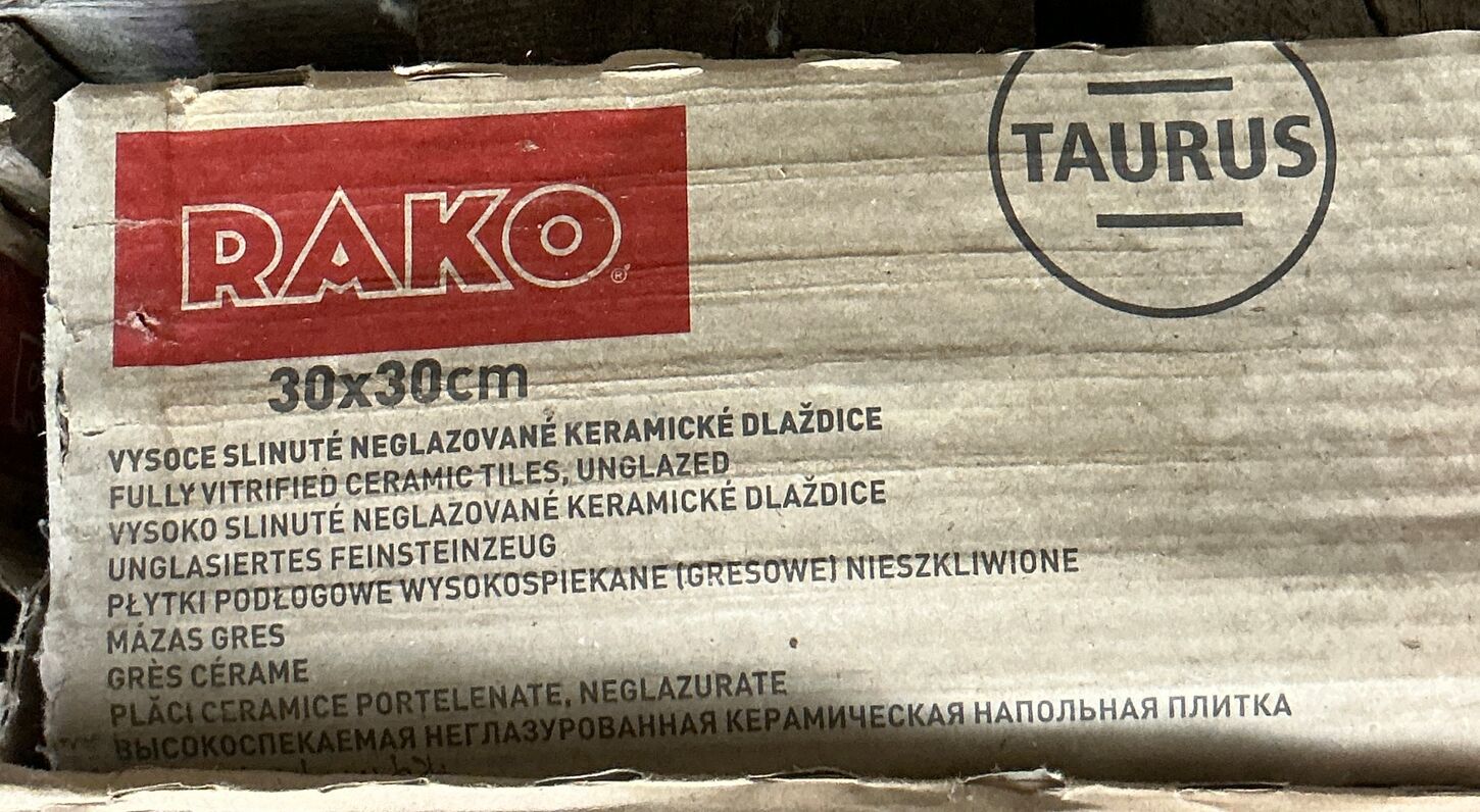 Lysegrå plettede fliser 30x30x13