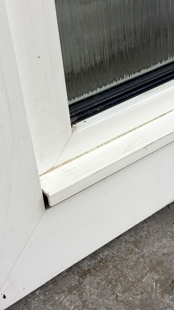 Plast sidehængt/kip termovindue 59x59 cm. matteret