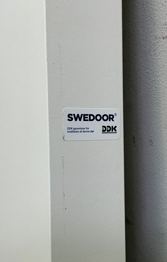 Massiv M10 Skydedør