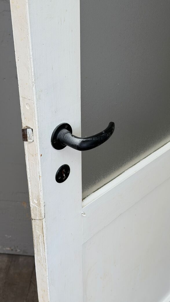 Fyldningsdør med matteret glas og karm