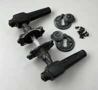 Brugt trægreb til gammel dør - spidsgreb i sortlakeret bøg