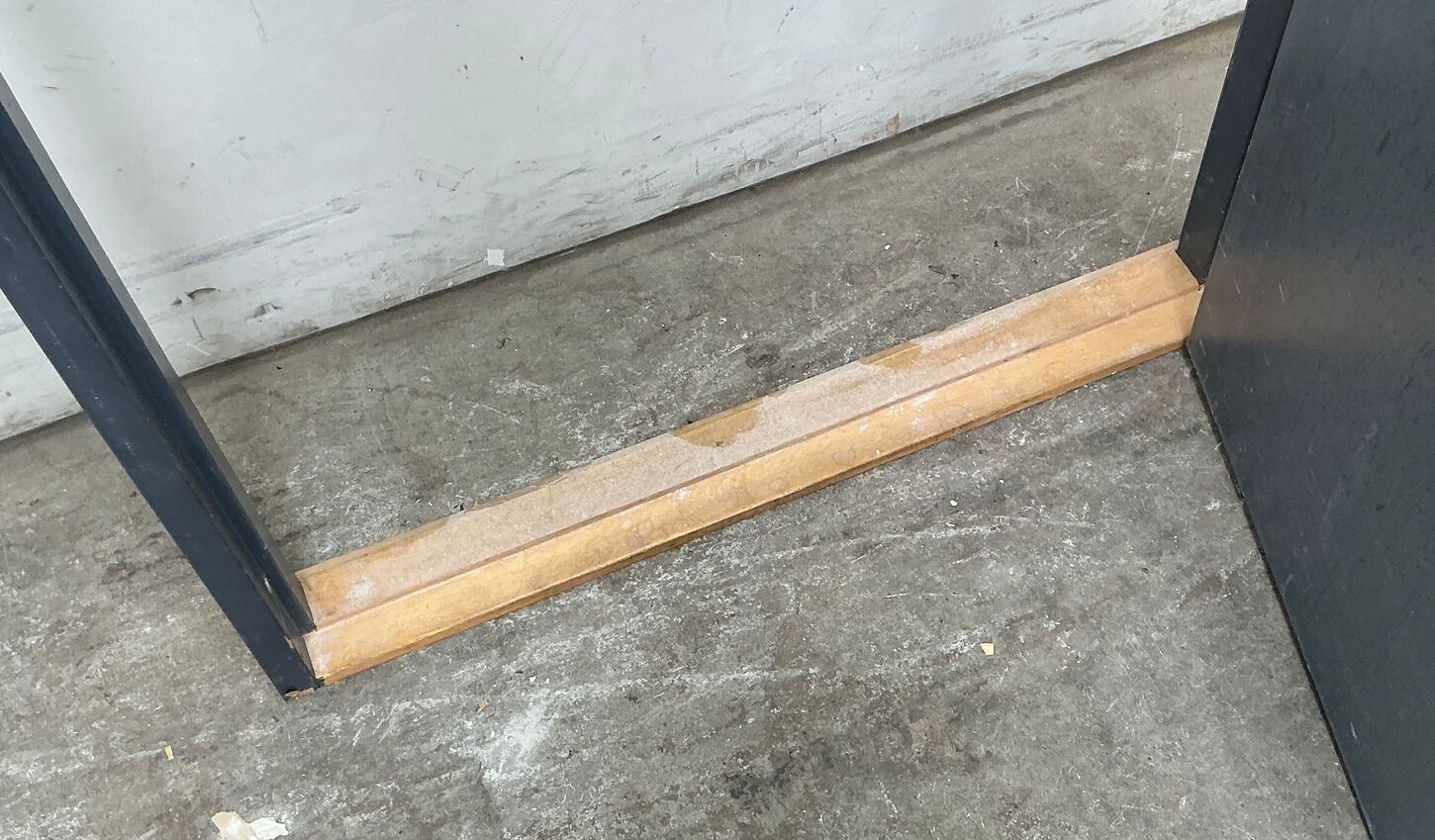 Massiv dør M9 m/karm