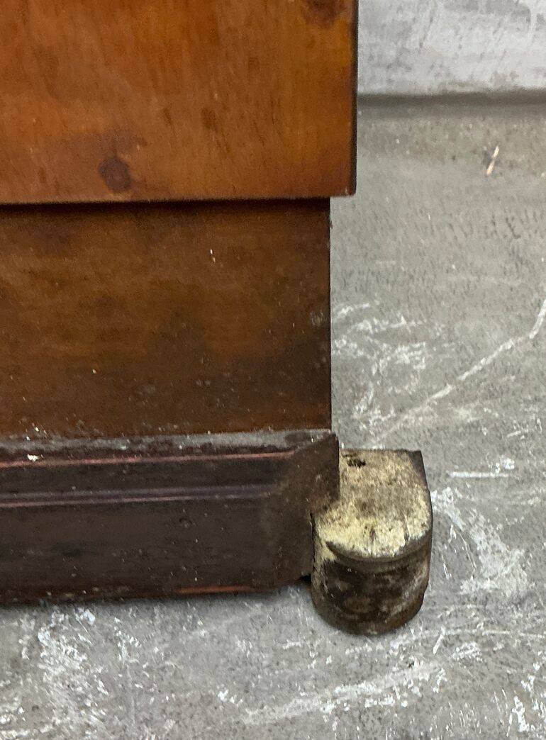 Dobbelt svingdør i lakeret ædeltræ m/2 pumper