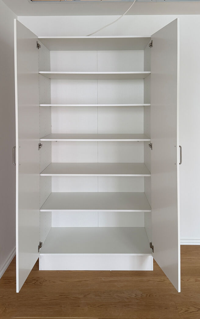 HTH klædeskab med 5 hylder 100X195,5x56,5cm