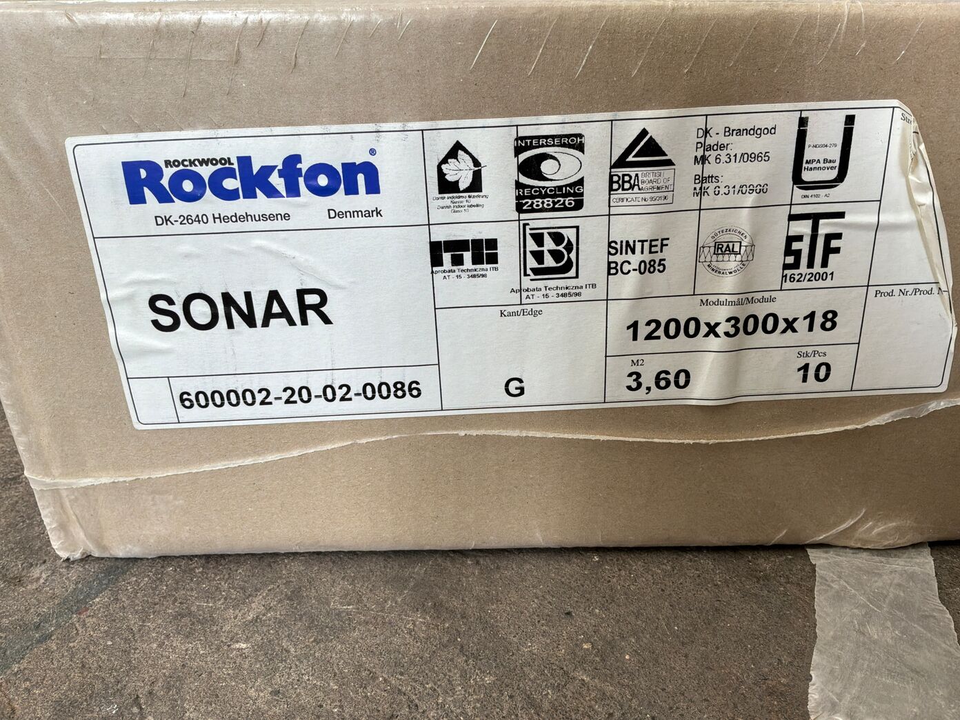 3,6 m2 Rockfon Sonar akustikloftplader 1200 x 300 x 18 mm.