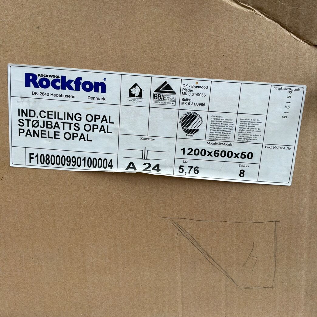 5,76 m2 Rockfon Opal akustikloftplader 1200 x 600 x 50 mm.