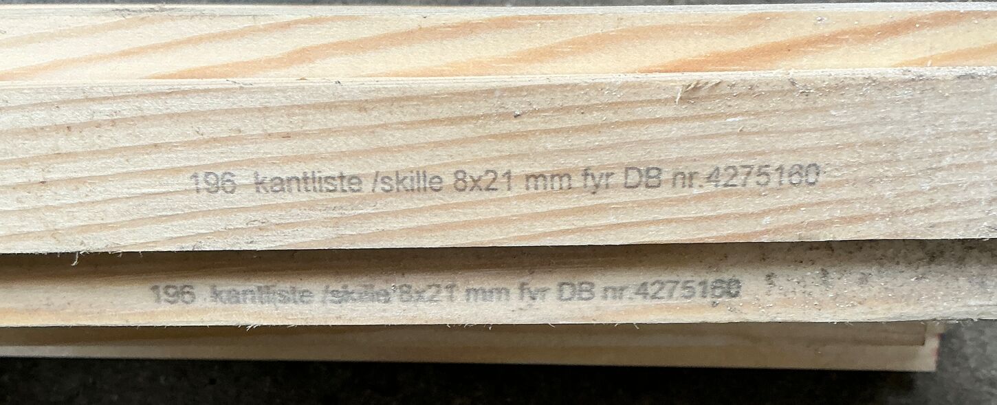 Samlet sæt á 27 fyr kantlister - 8x21x3600 mm
