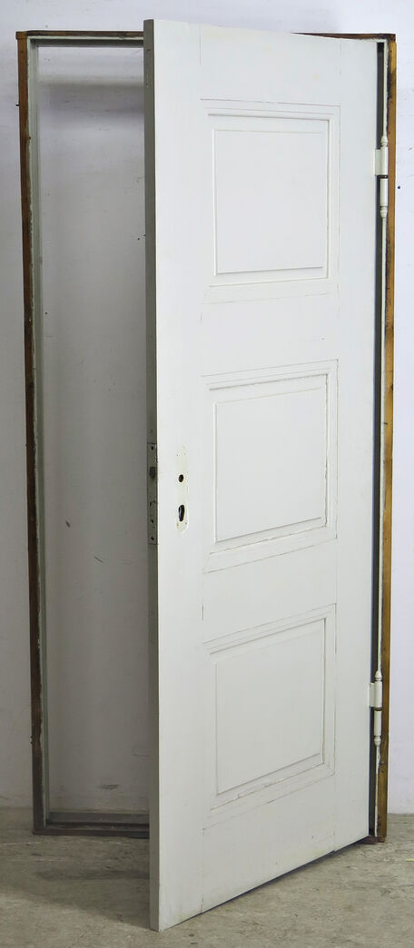 Fyldningsdør med karm Fyldningsdør med karm