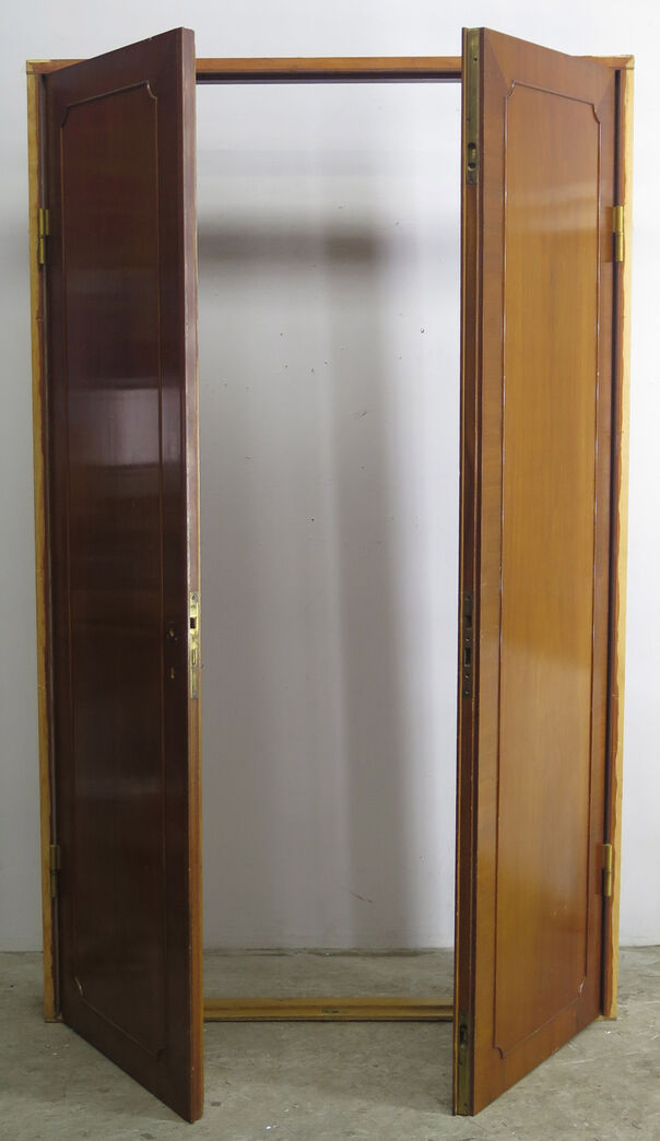 Dobbeltdør i ædeltræ - Fra direktionslokalerne i domicil på Østerbro