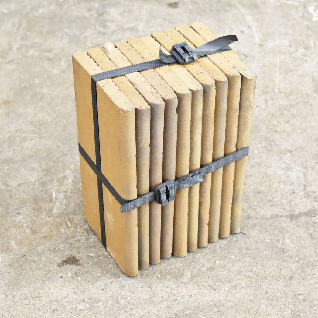 Hasle gul med afrundet langside