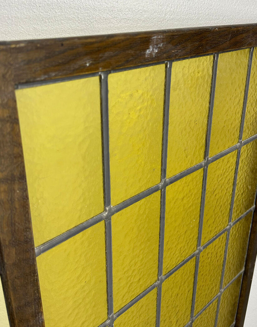 Teakvindue med blyindfattede ruder