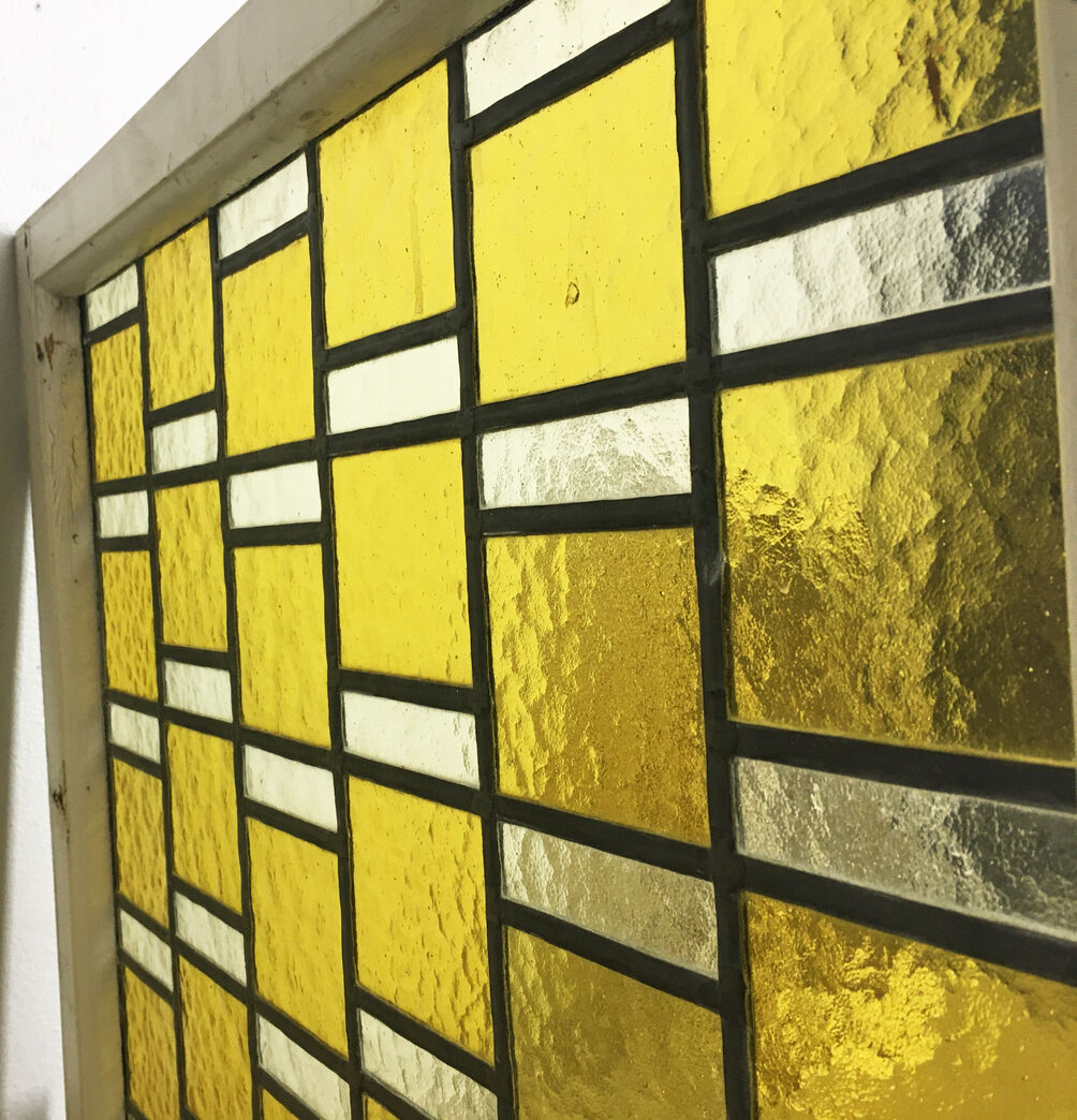 Vinduesramme med farvede glas