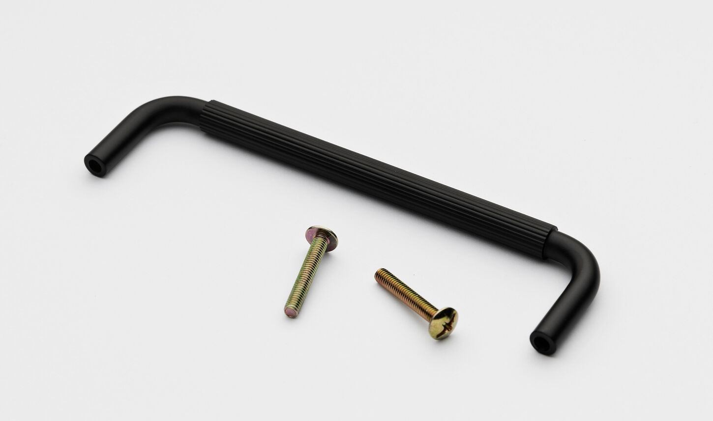 Køkkengreb sortmalet med linjeret overflade - 128mm