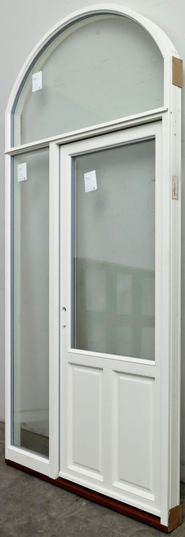 Yderdør med sideparti og buet top vindue
