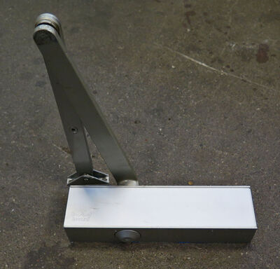 Dorma TS73V 2-4EN sølvfarvet