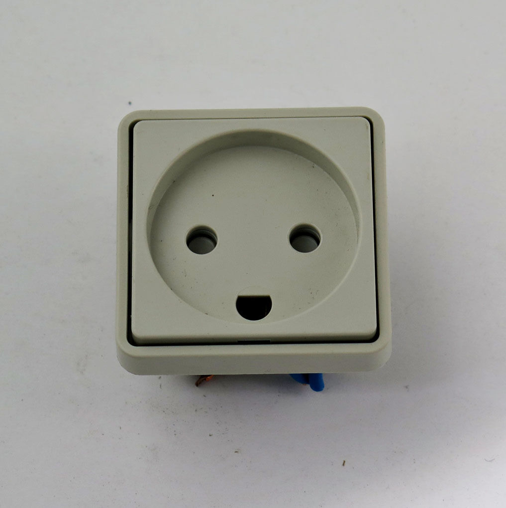 LK stikkontakt Fuga lysegrå 1 modul med jord