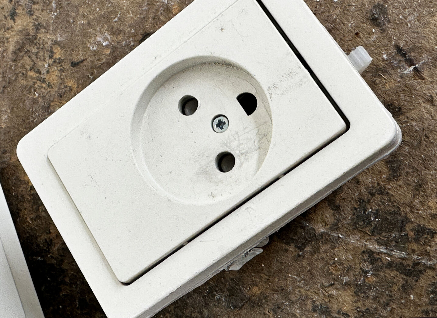 LK FUGA stikkontakt m/jord