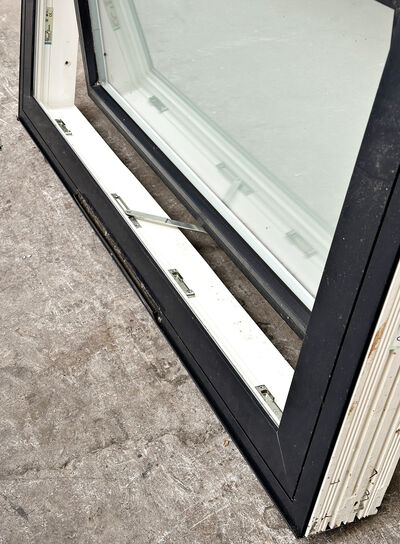 Træ alu vindue fra Velfac med matteret glas