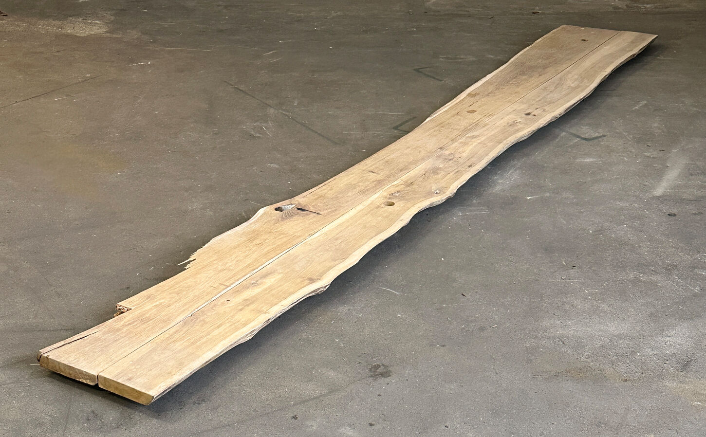 Egetræ 400 cm. Til bænk, hylde eller bord.