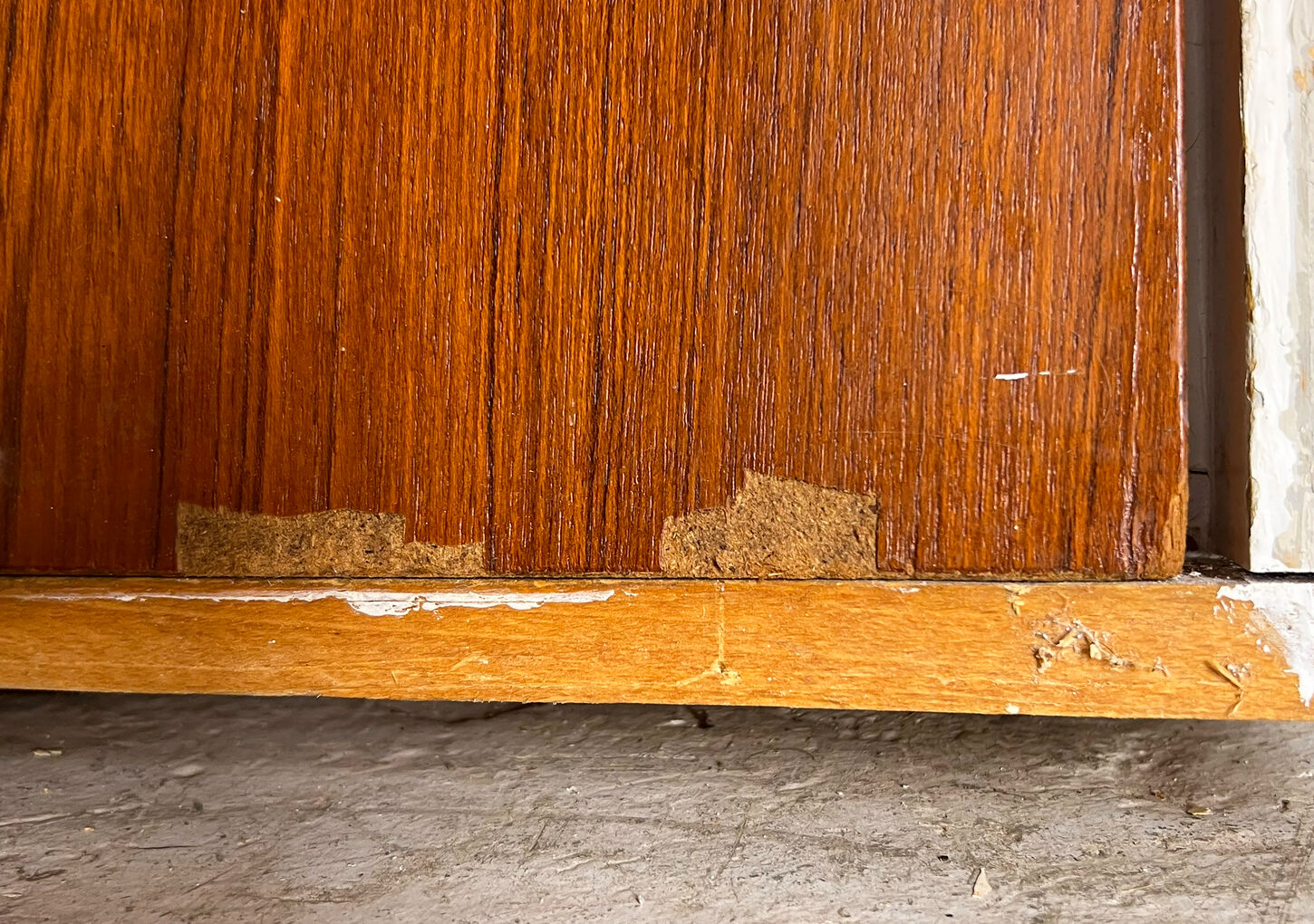 Teakfineret dør med karm