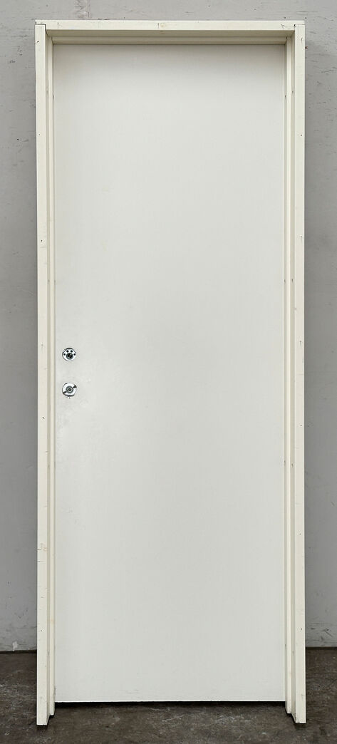 Massiv dør med karm M8