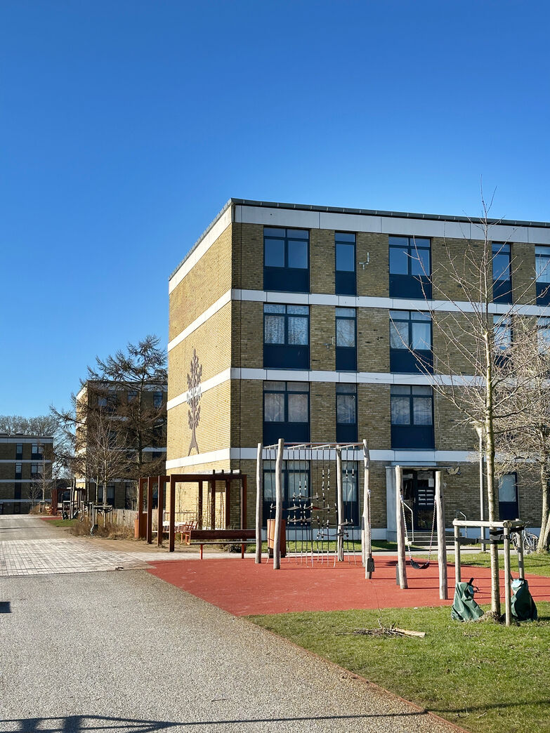 Stålbordplade med vask i højre side