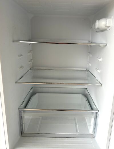 Gram køle/fryseskab i pæn stand