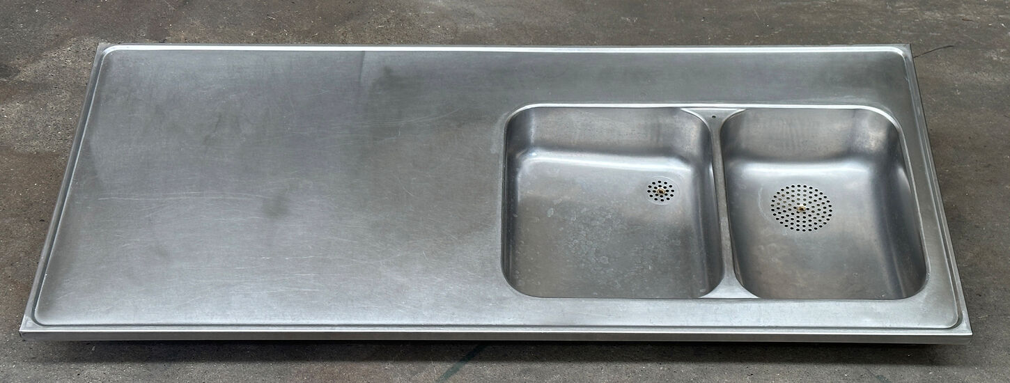 Stålbordsplade med dobbeltvask