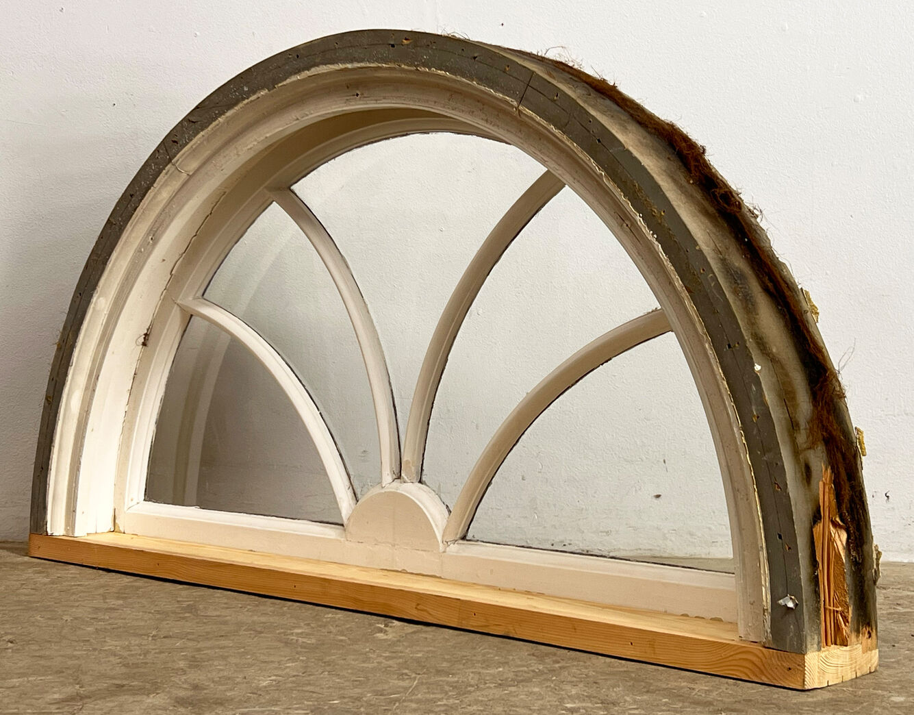 Halvcirkel vindue med fast karm