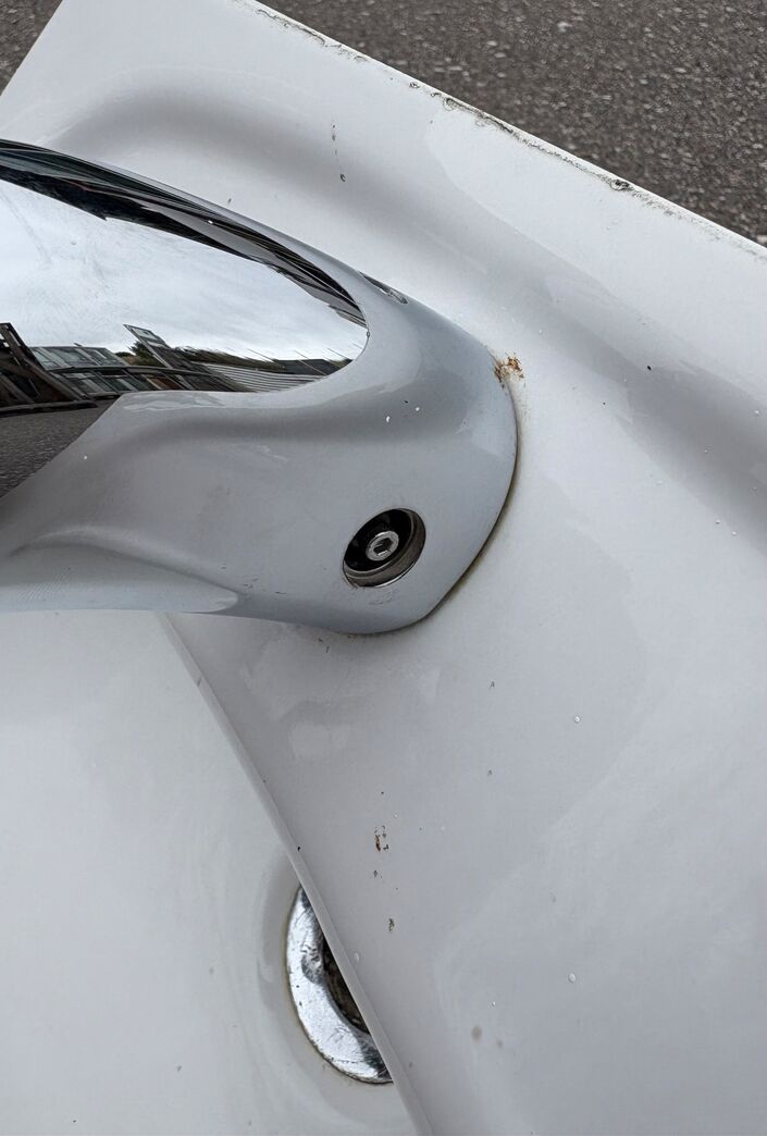 Ifö håndvask med Oras sensor armatur