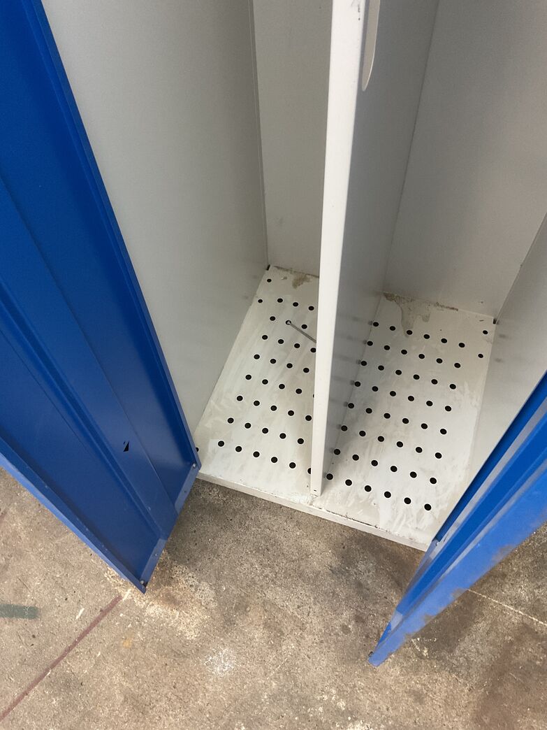 Metalskab med 4 låger