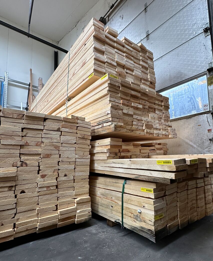 Ovntørret kantskåret fyr 32x150 mm 531 lbm.