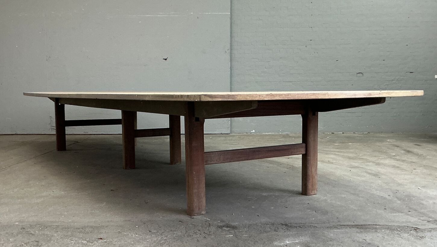 20 personers mahognifineret bord.