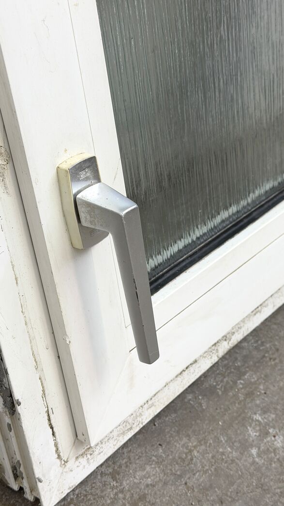 Plast sidehængt/kip termovindue 59x59 cm. matteret