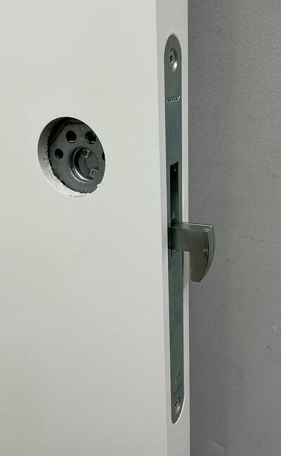 Massiv M10 Skydedør