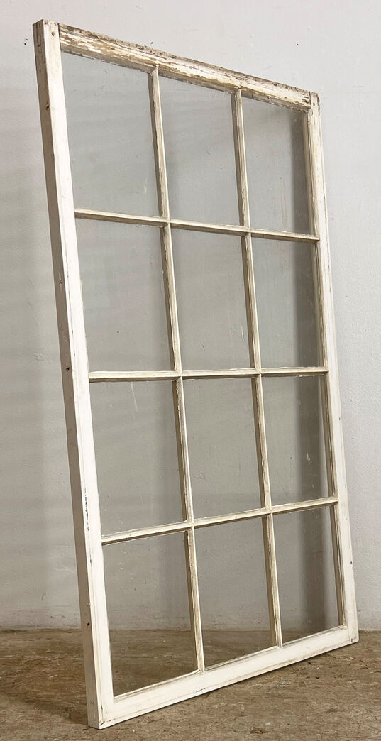 Stor vinduesramme med sprosser