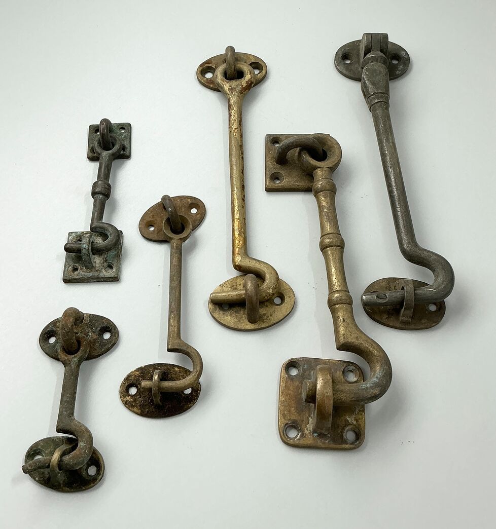 6 stk brugte assorteret kroge inkl. øksen