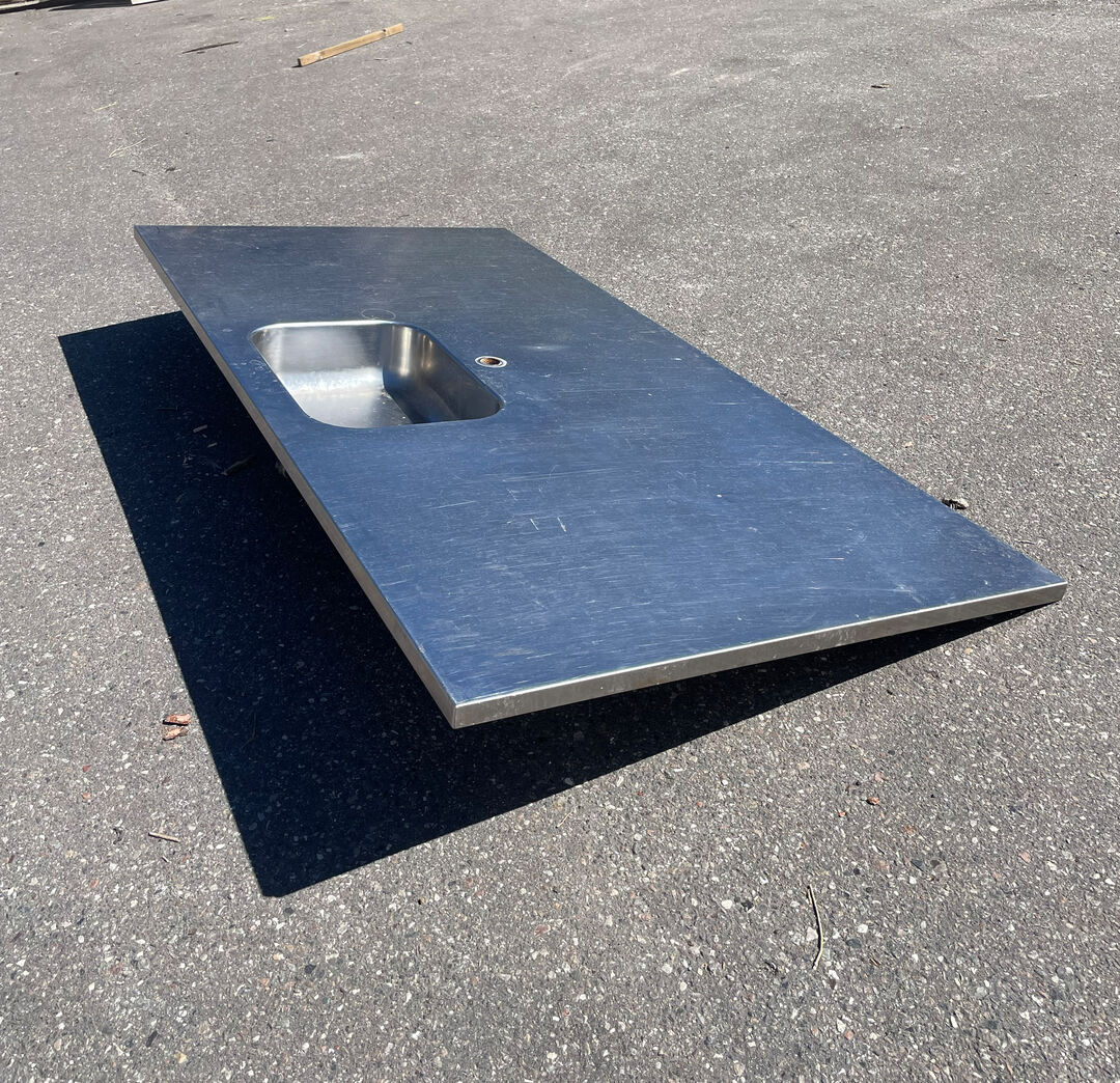 Stålbordsplade med vask