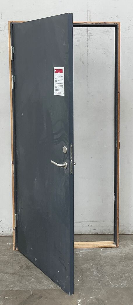Massiv dør M10 m/karm