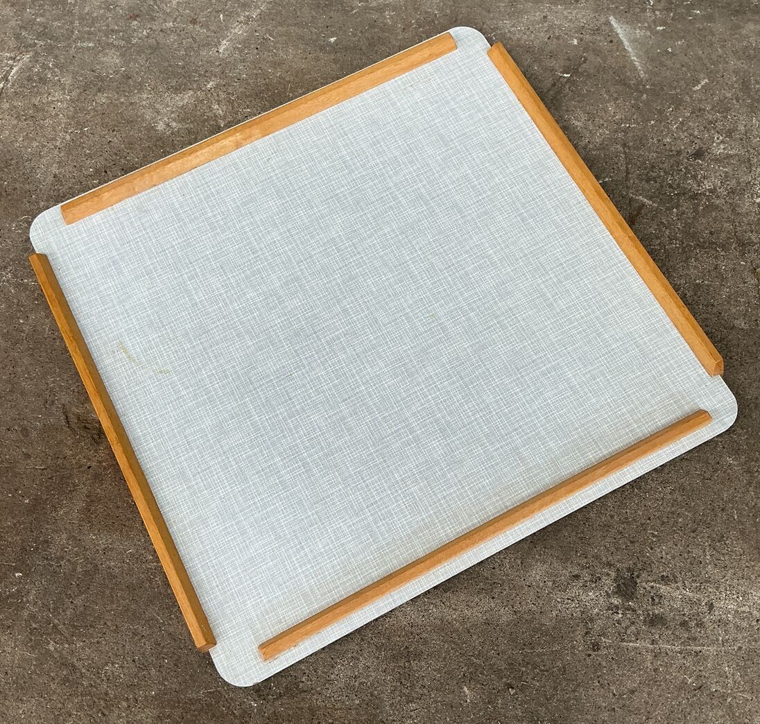 Bakker i laminat med bøgetræskanter 55x53cm