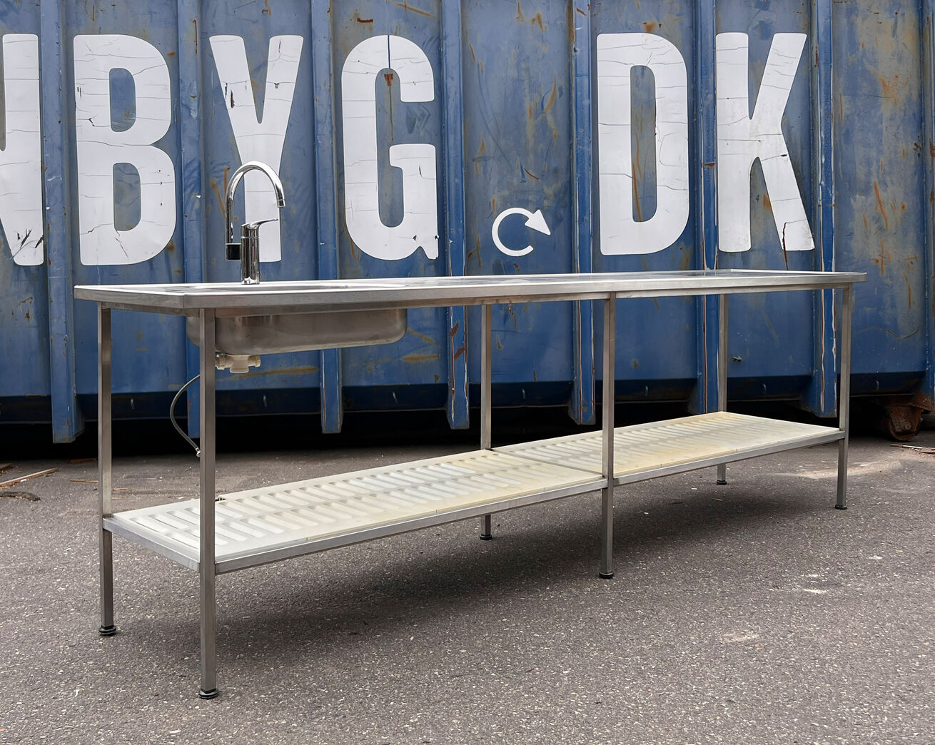 Stålbord med vask - 290 cm