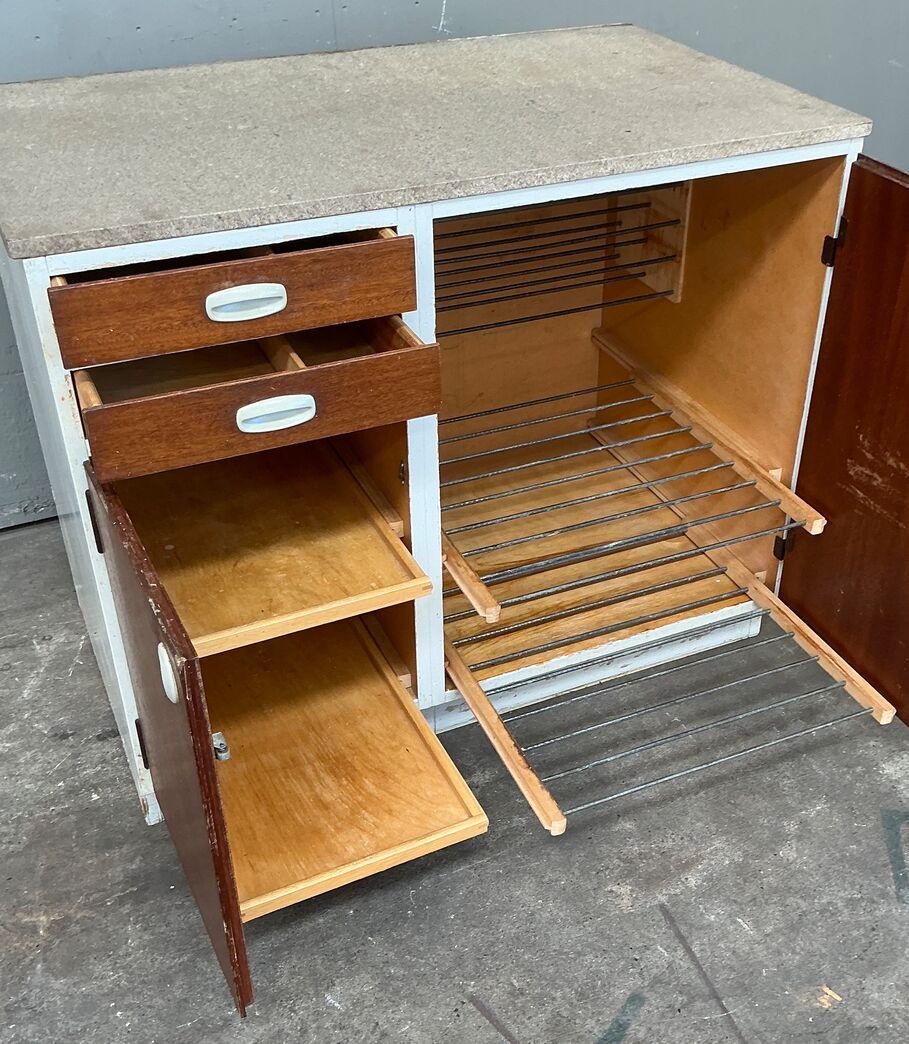 Original 60'er køkken med terrazzoplade