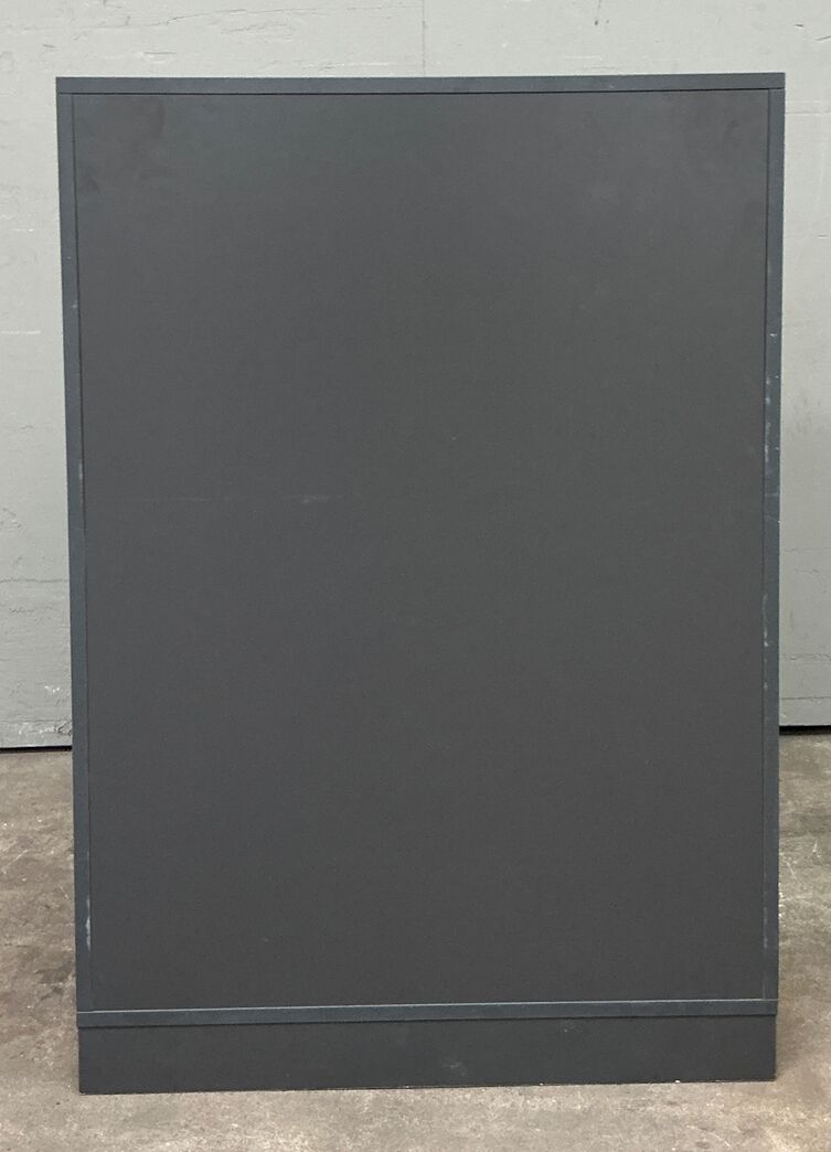 Sorte reoler med 3 rum